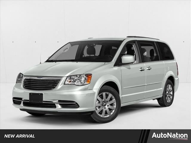 2016 Chrysler Town & Country Touring's photo