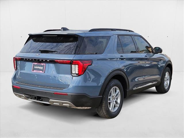 2025 Ford Explorer photo 2