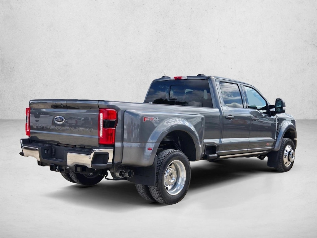 New 2026 Ford F-450 LARIAT Truck Crew Cab