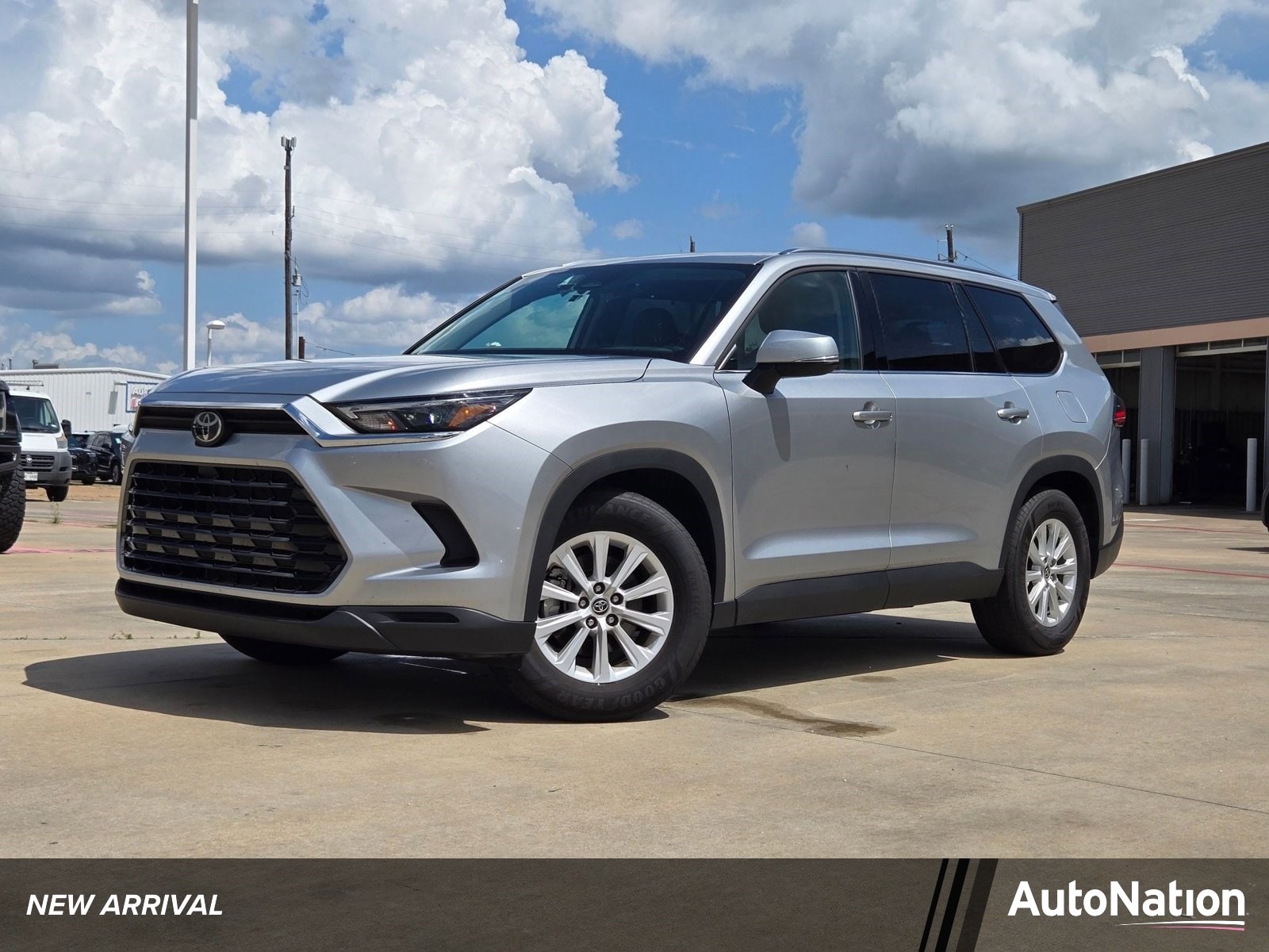 2025 Toyota Grand Highlander LE FWD's photo