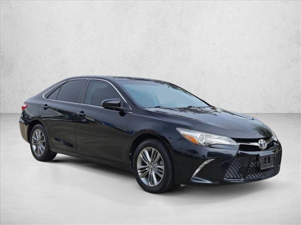 Used 2017 Toyota Camry SE Sedan