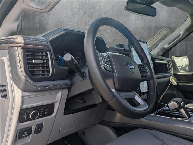 2025 Ford F-150 Lightning Flash photo 10