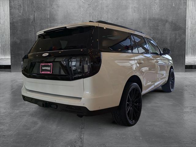 2025 Ford Expedition photo 2