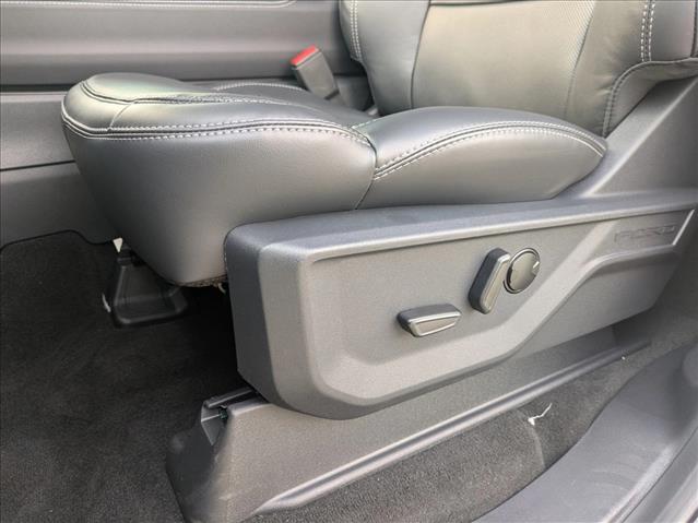 2025 Ford Expedition Platinum photo 4