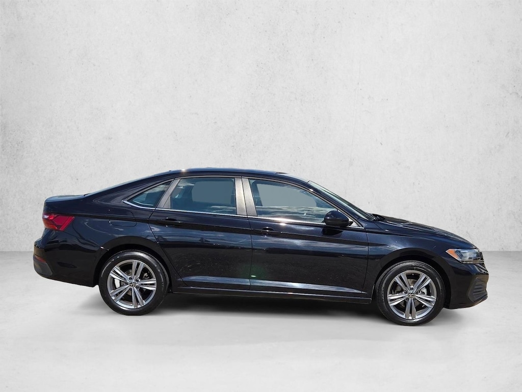 Used 2024 Volkswagen Jetta SE Sedan