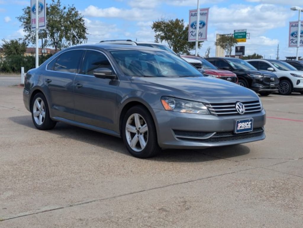 Used 2014 Volkswagen Passat SE Sedan