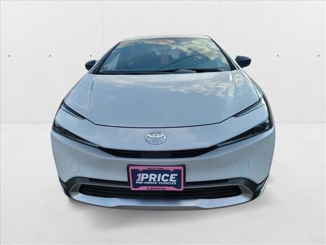 2025 Toyota Prius Plug-in Hybrid SE photo 2