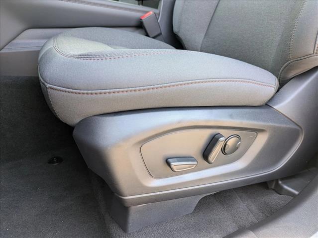 2025 Ford Explorer photo 3