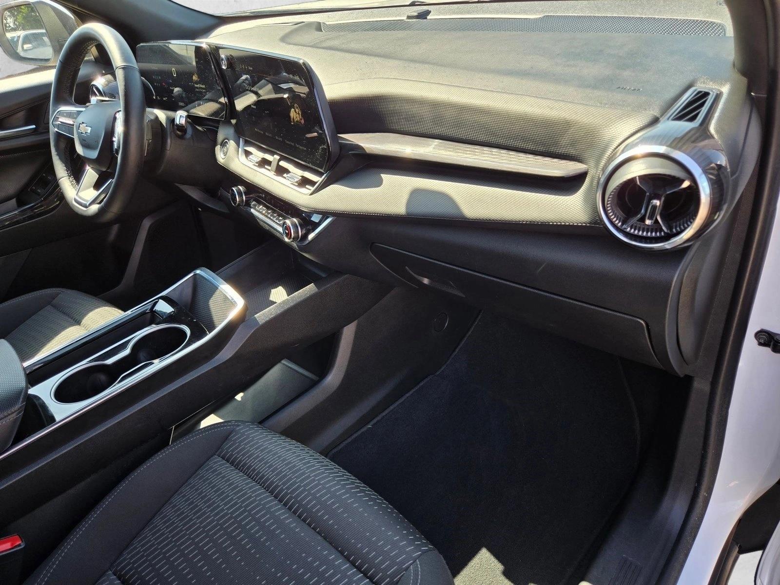 2025 Chevrolet Equinox LT - Photo 21