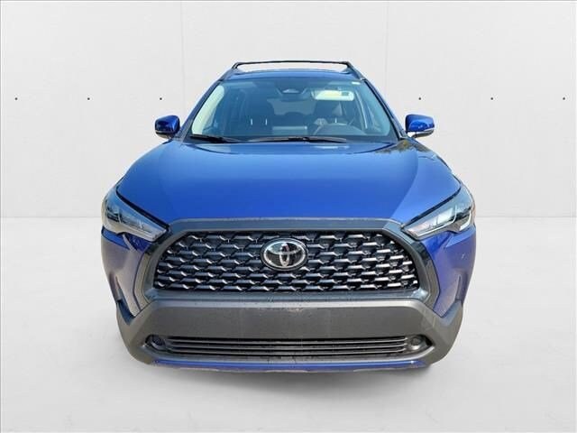 2024 Toyota Corolla Cross LE photo 2