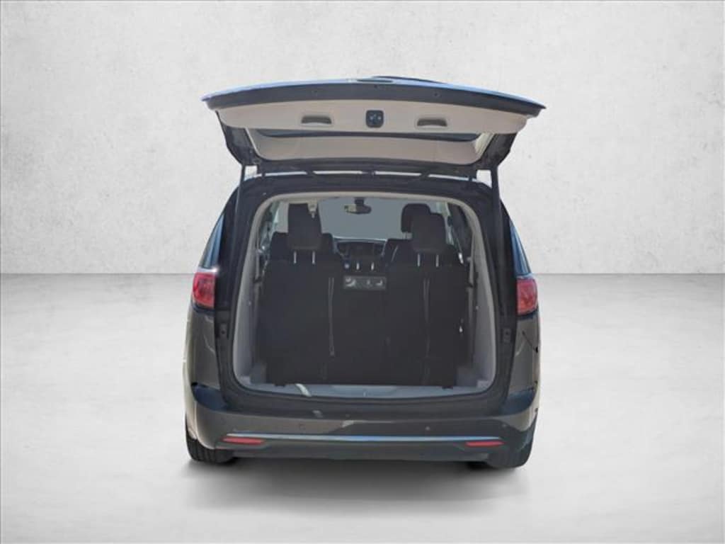 Used 2017 Chrysler Pacifica Touring-L Van