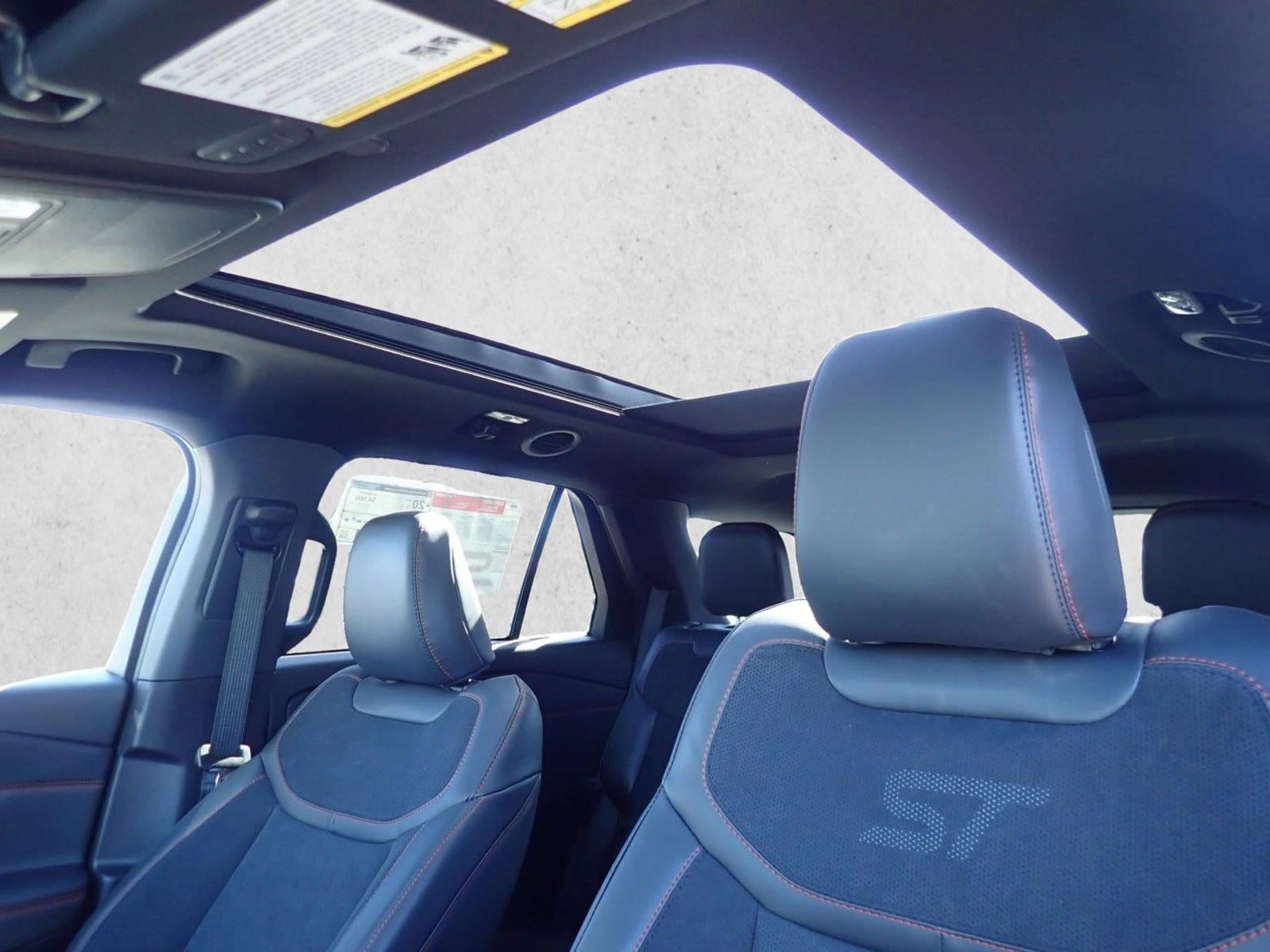 2026 Ford Explorer ST - Photo 15