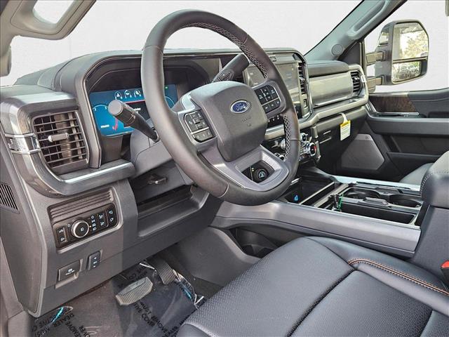 2025 Ford F-350 Lariat photo 3
