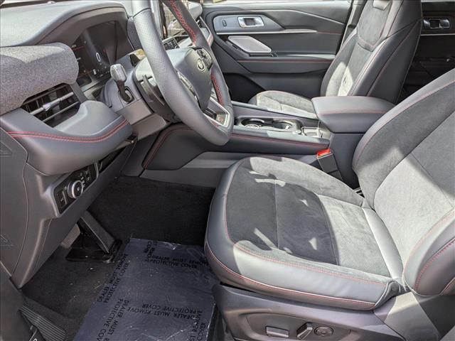 2025 Ford Explorer ST photo 4