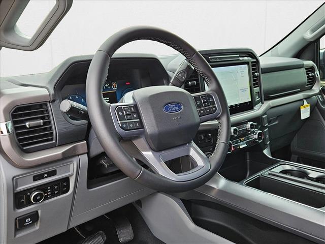 2025 Ford F-150 XLT photo 2