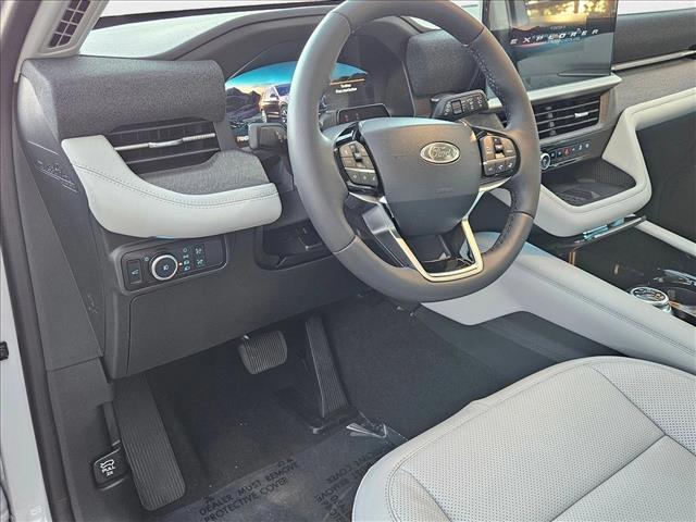 2025 Ford Explorer Platinum photo 3