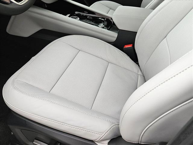 2025 Ford Explorer Platinum photo 3