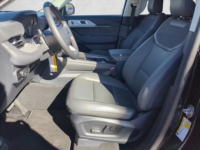 2025 Ford Explorer photo 4