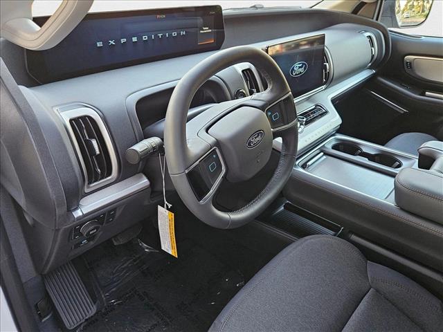 2025 Ford Expedition MAX photo 2