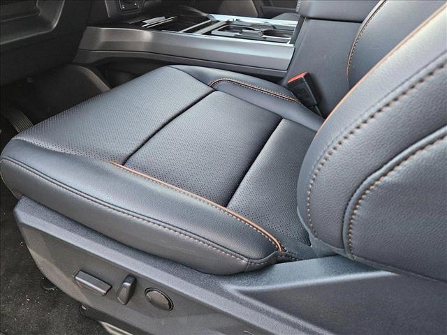 2025 Ford F-350 Lariat photo 4