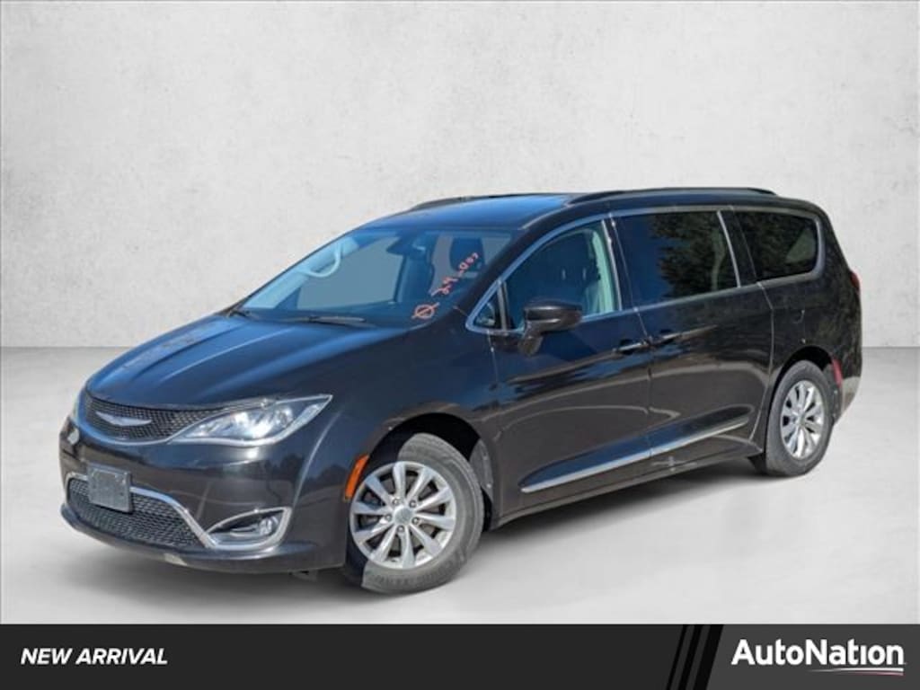 Used 2017 Chrysler Pacifica Touring-L Van