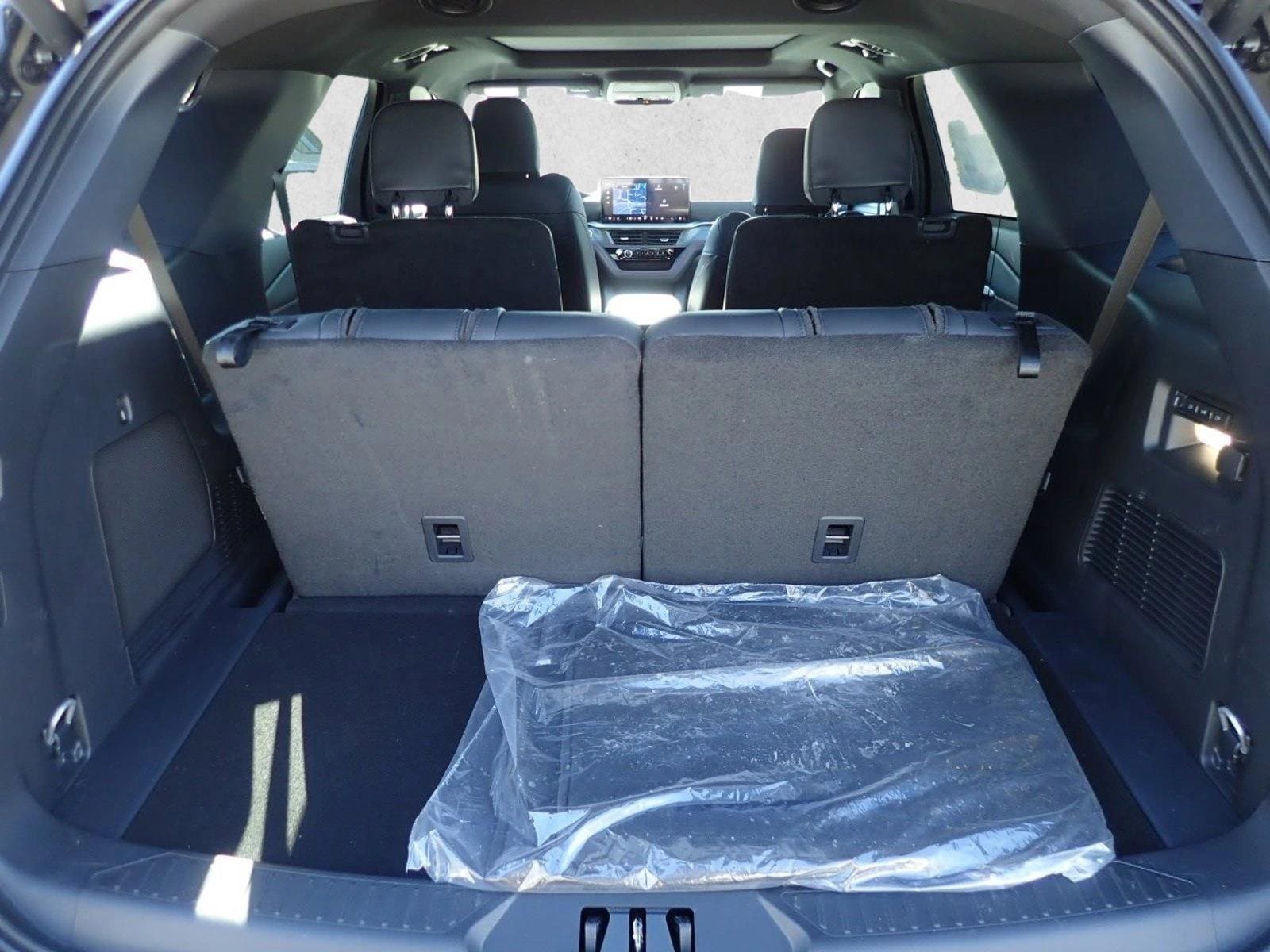 2026 Ford Explorer ST - Photo 8