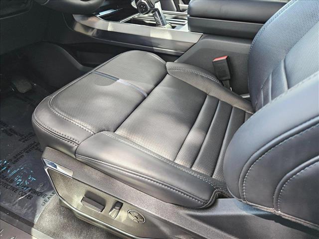 2025 Ford F-150 Platinum photo 4