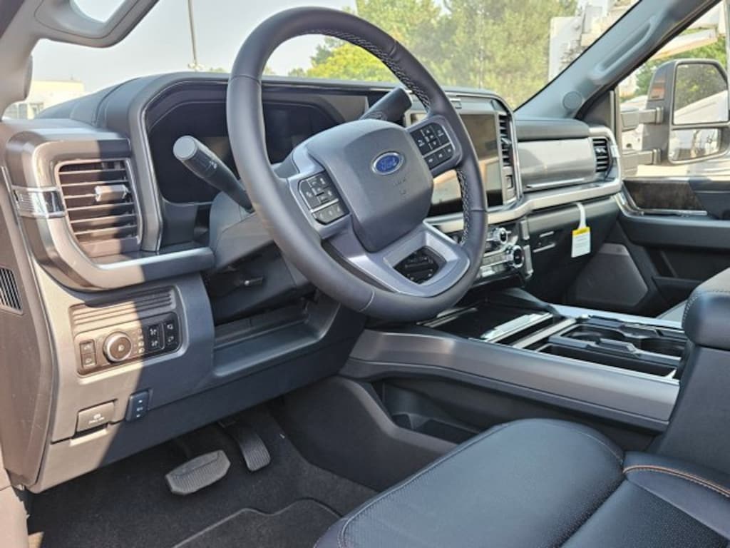 New 2025 Ford F-350 LARIAT Truck Crew Cab