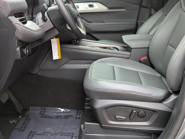 2025 Ford Explorer photo 2
