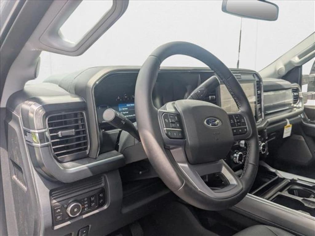 New 2025 Ford F-250 LARIAT Truck Crew Cab