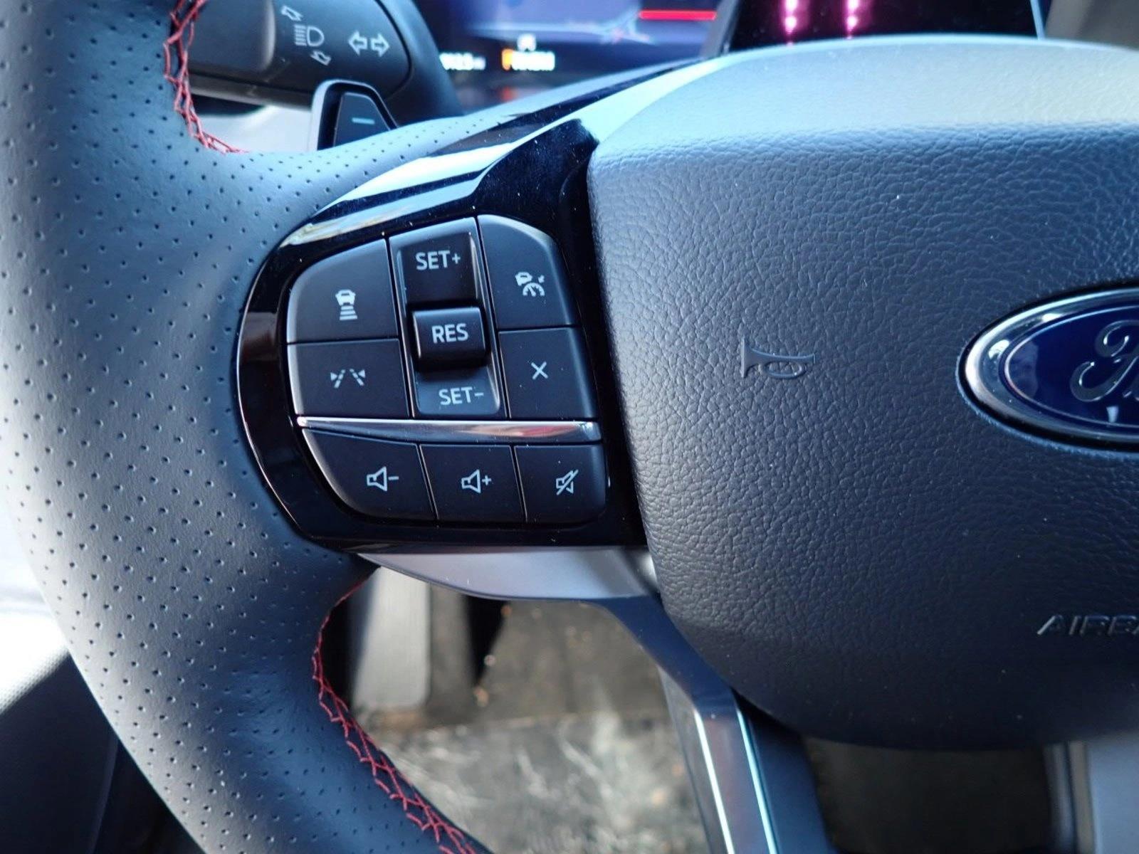 2026 Ford Explorer ST - Photo 17