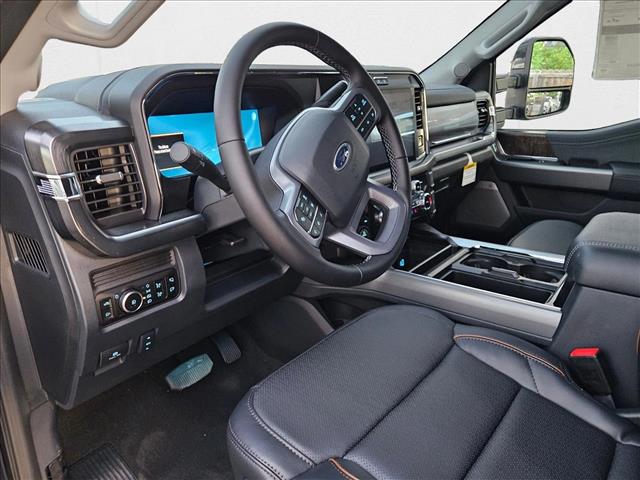 2025 Ford F-350 Lariat photo 3