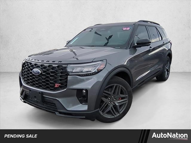 2025 Ford Explorer ST's photo