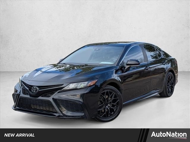 2022 Toyota Camry SE's photo