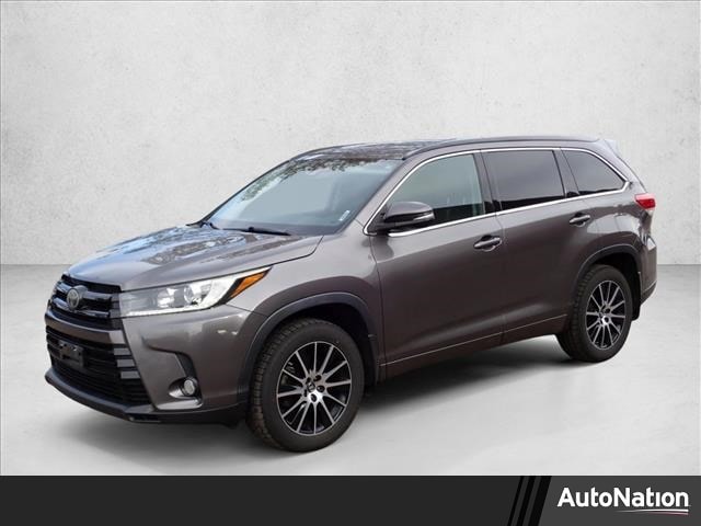 2018 Toyota Highlander SE's photo