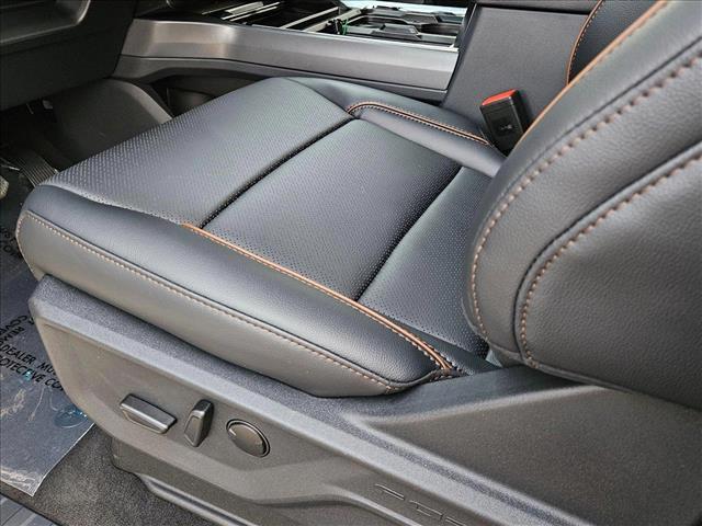 2025 Ford F-350 Lariat photo 4