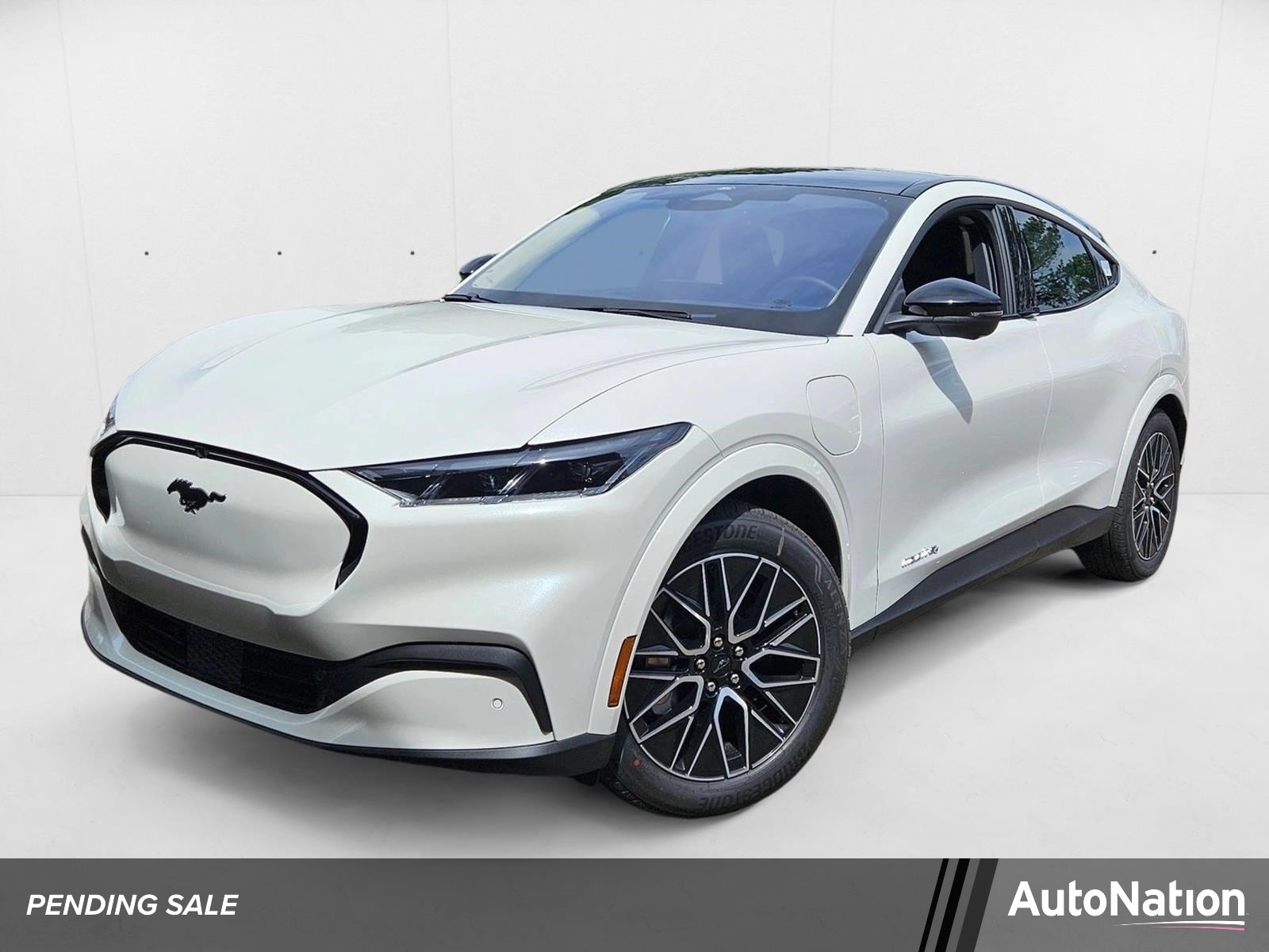 2025 Ford Mustang-Mach-e Premium's photo