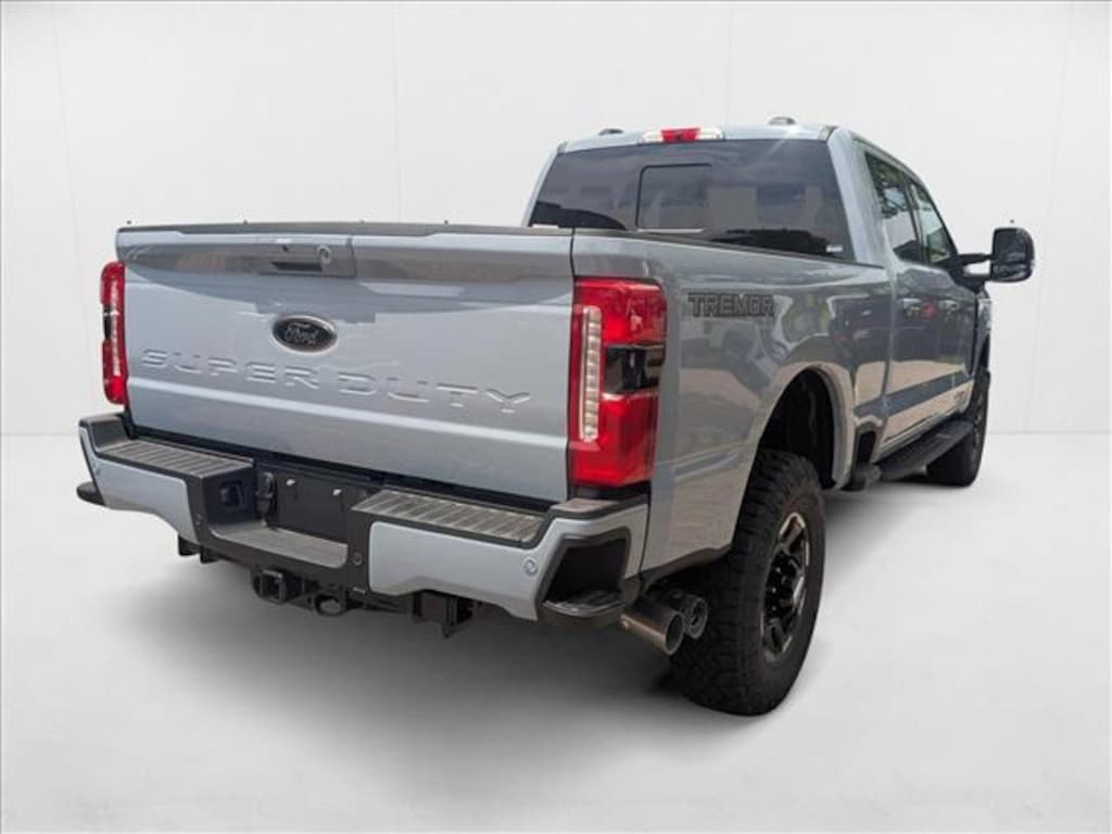 New 2025 Ford F-250 LARIAT Truck Crew Cab