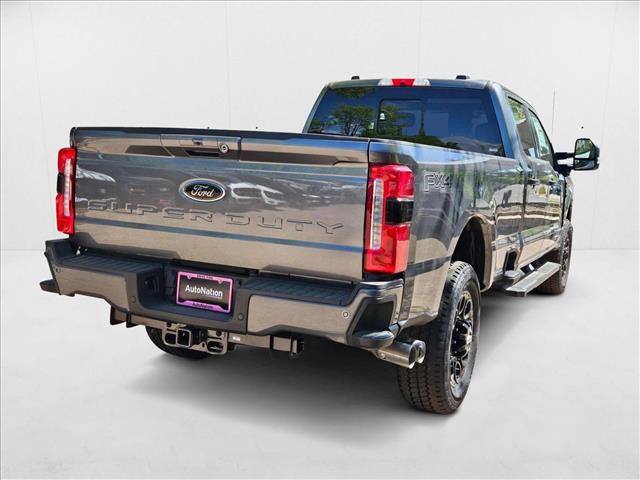2025 Ford F-350 Lariat photo 2