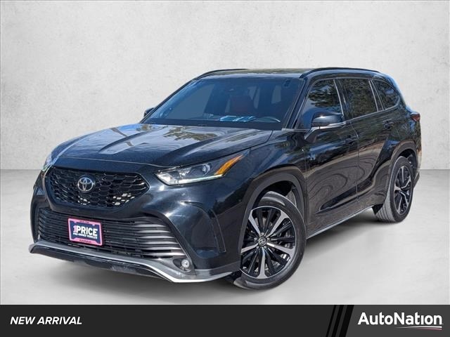 2022 Toyota Highlander XSE's photo