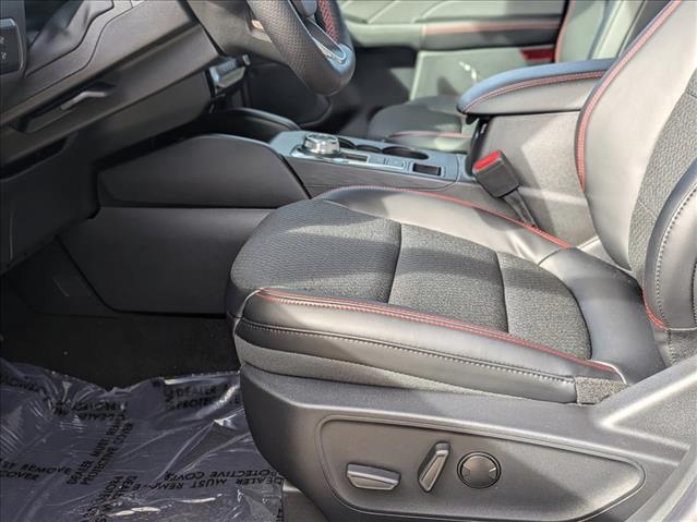 2025 Ford Escape ST-Line photo 4