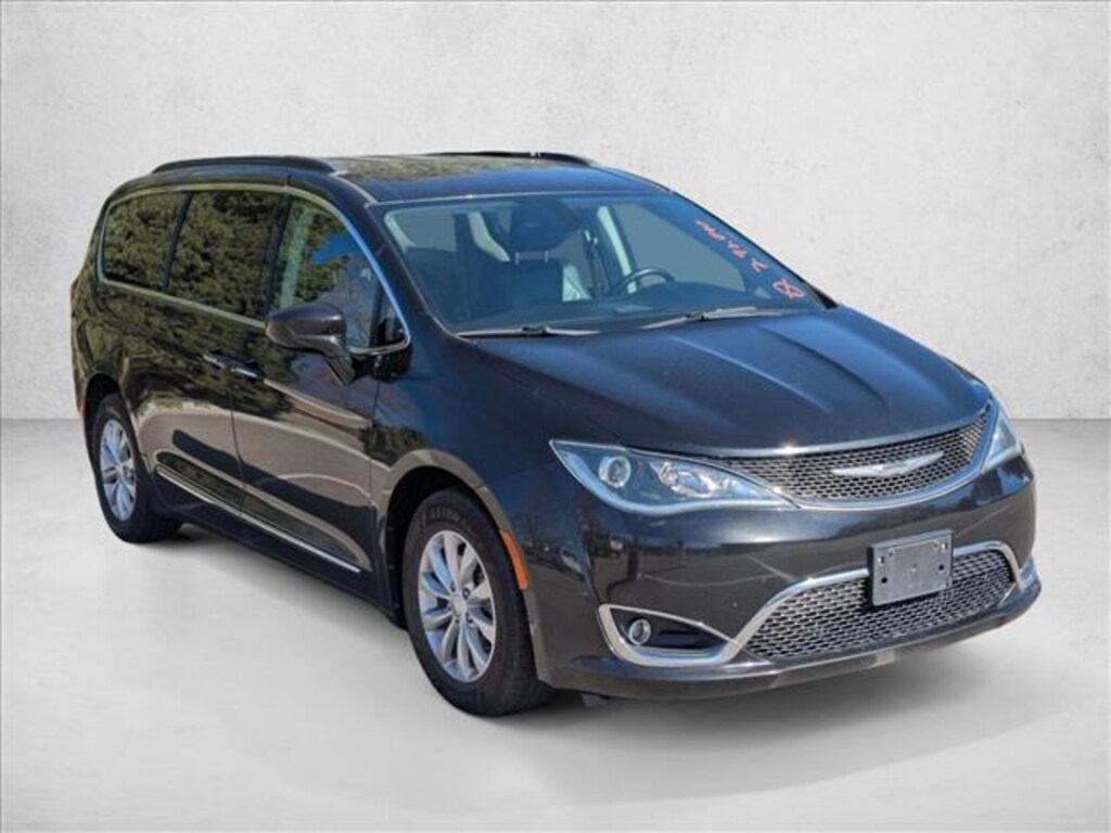 Used 2017 Chrysler Pacifica Touring-L Van