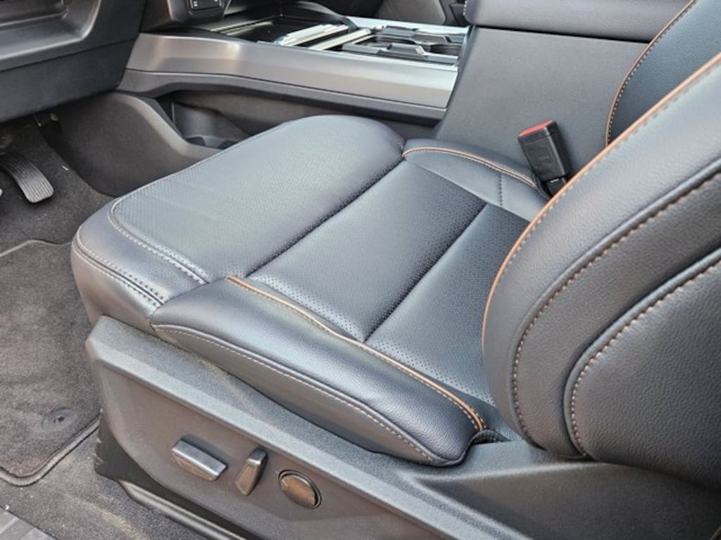 New 2025 Ford F-350 LARIAT Truck Crew Cab