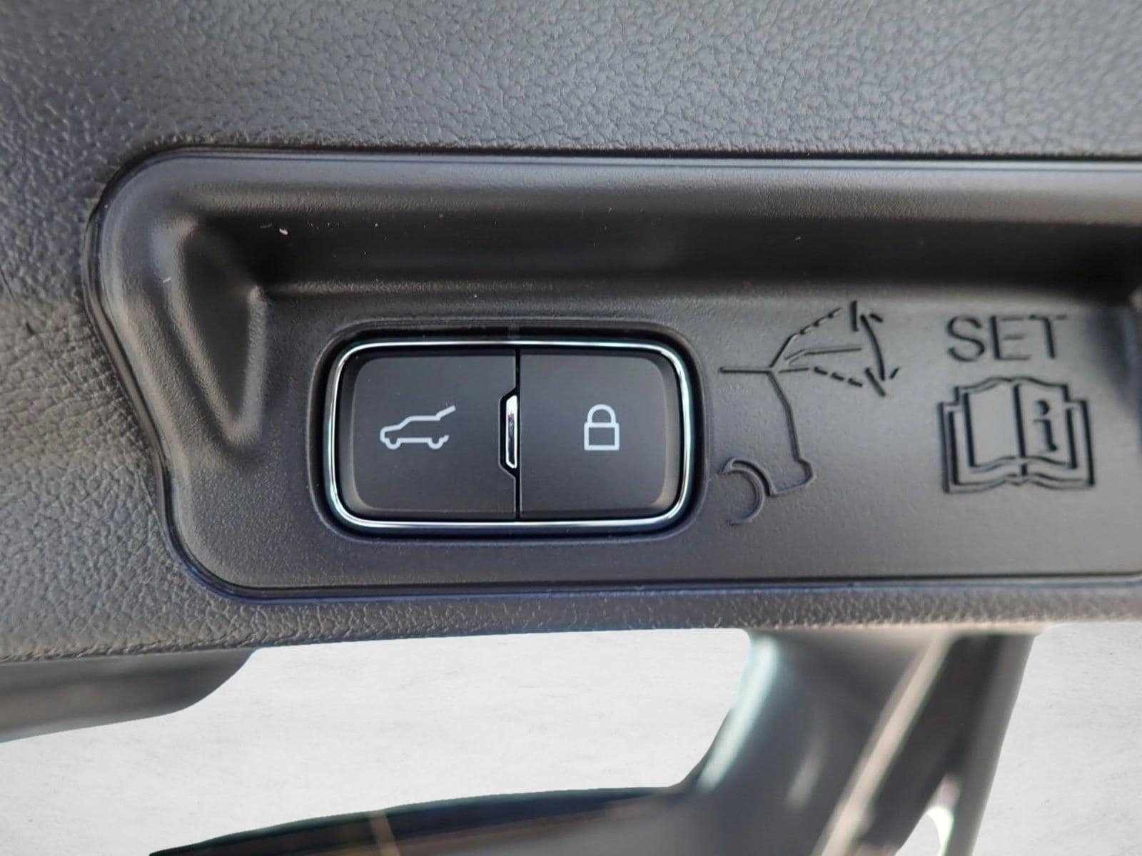 2026 Ford Explorer ST - Photo 9