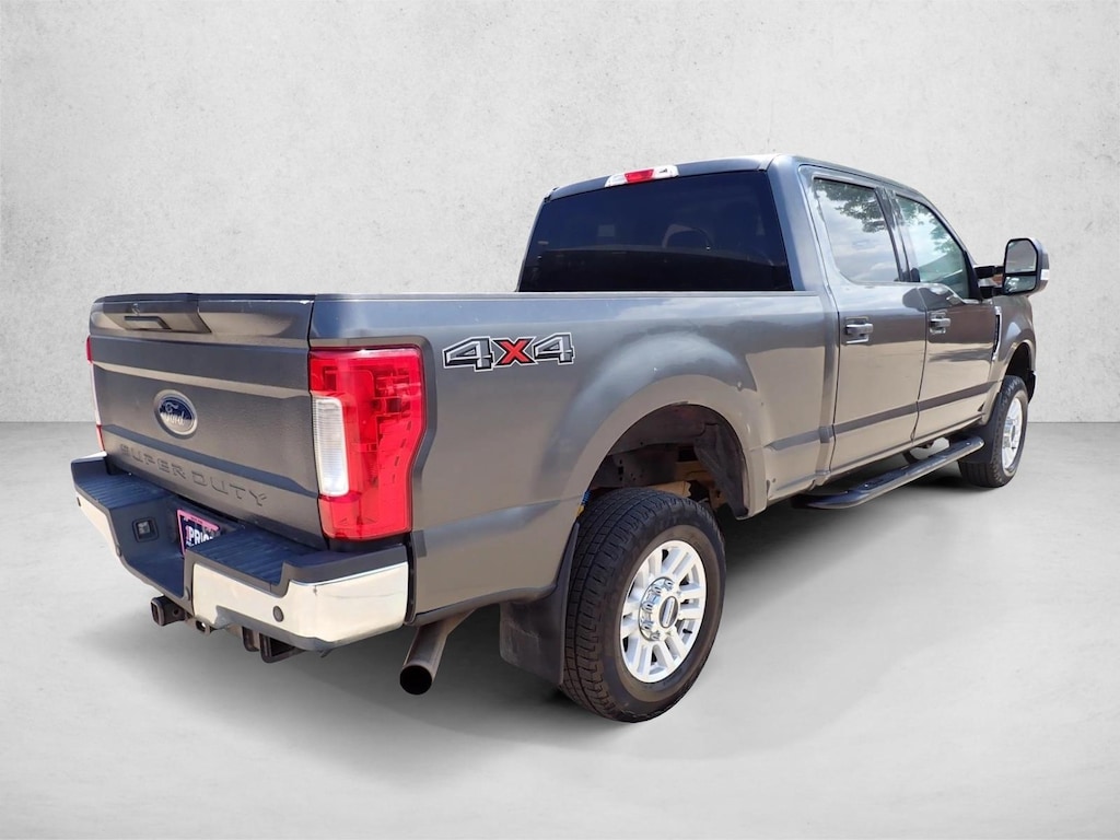 Used 2017 Ford F-250 XLT Truck Crew Cab