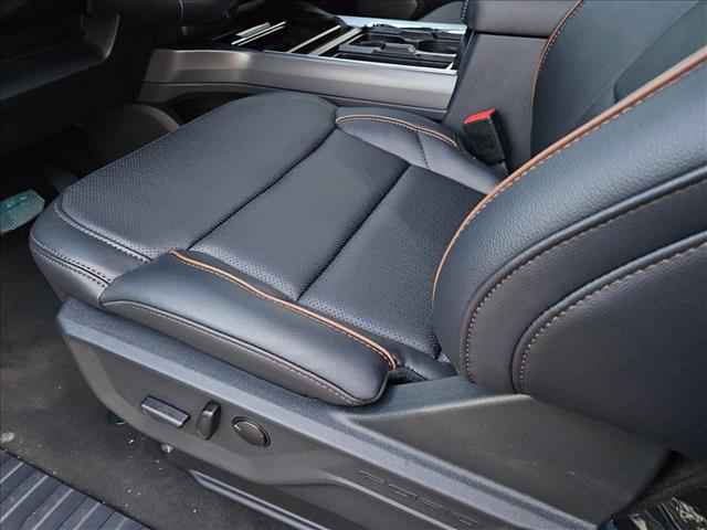 2025 Ford F-350 Lariat photo 4