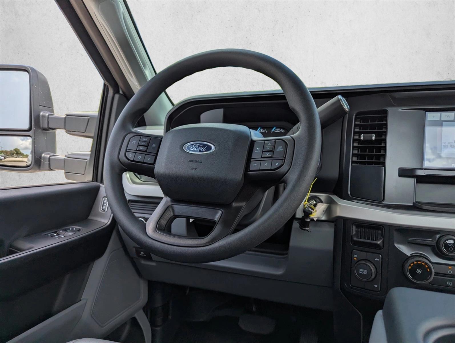 2025 Ford F-600 Super Duty Chassis Cab XL - Photo 18