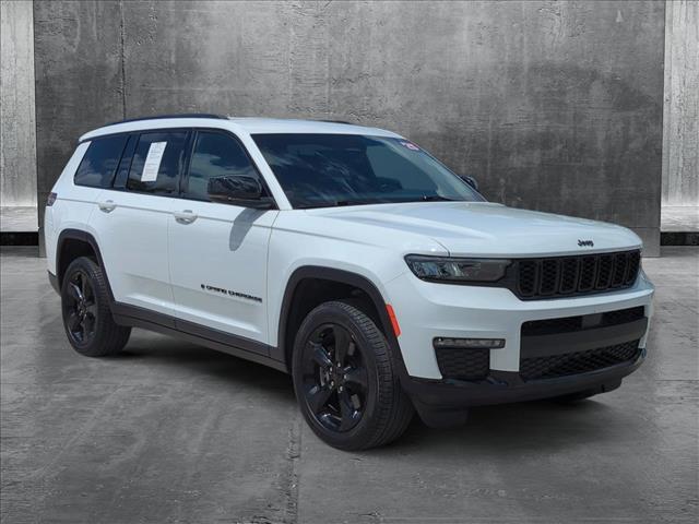 2025 Jeep Grand Cherokee Limited photo 3