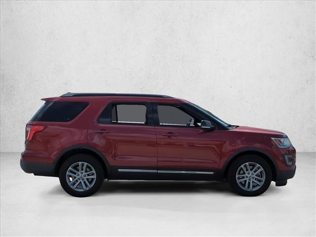 2017 Ford Explorer XLT photo 4