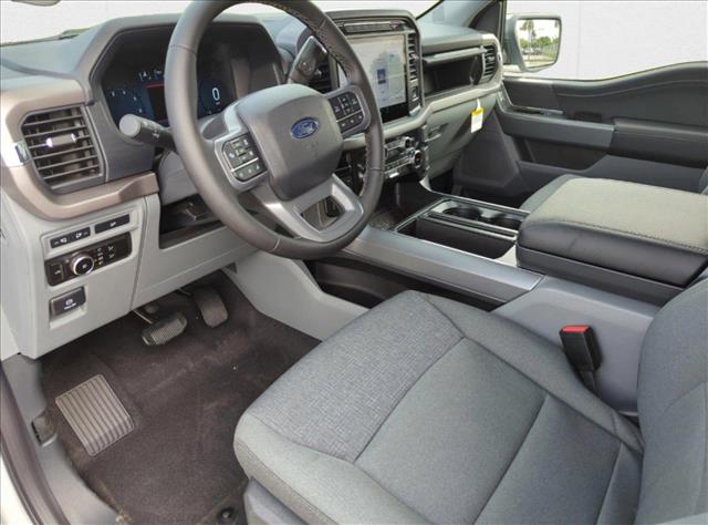 2025 Ford F-150 XLT photo 3